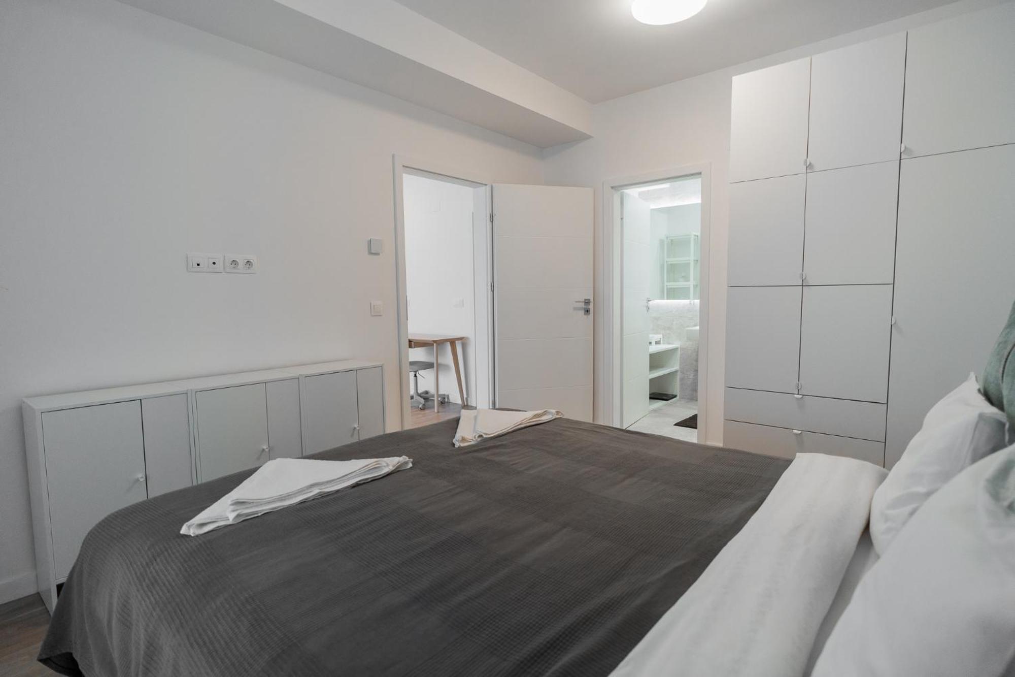 Lagoon Park Apartments With Beach View Букурещ Екстериор снимка