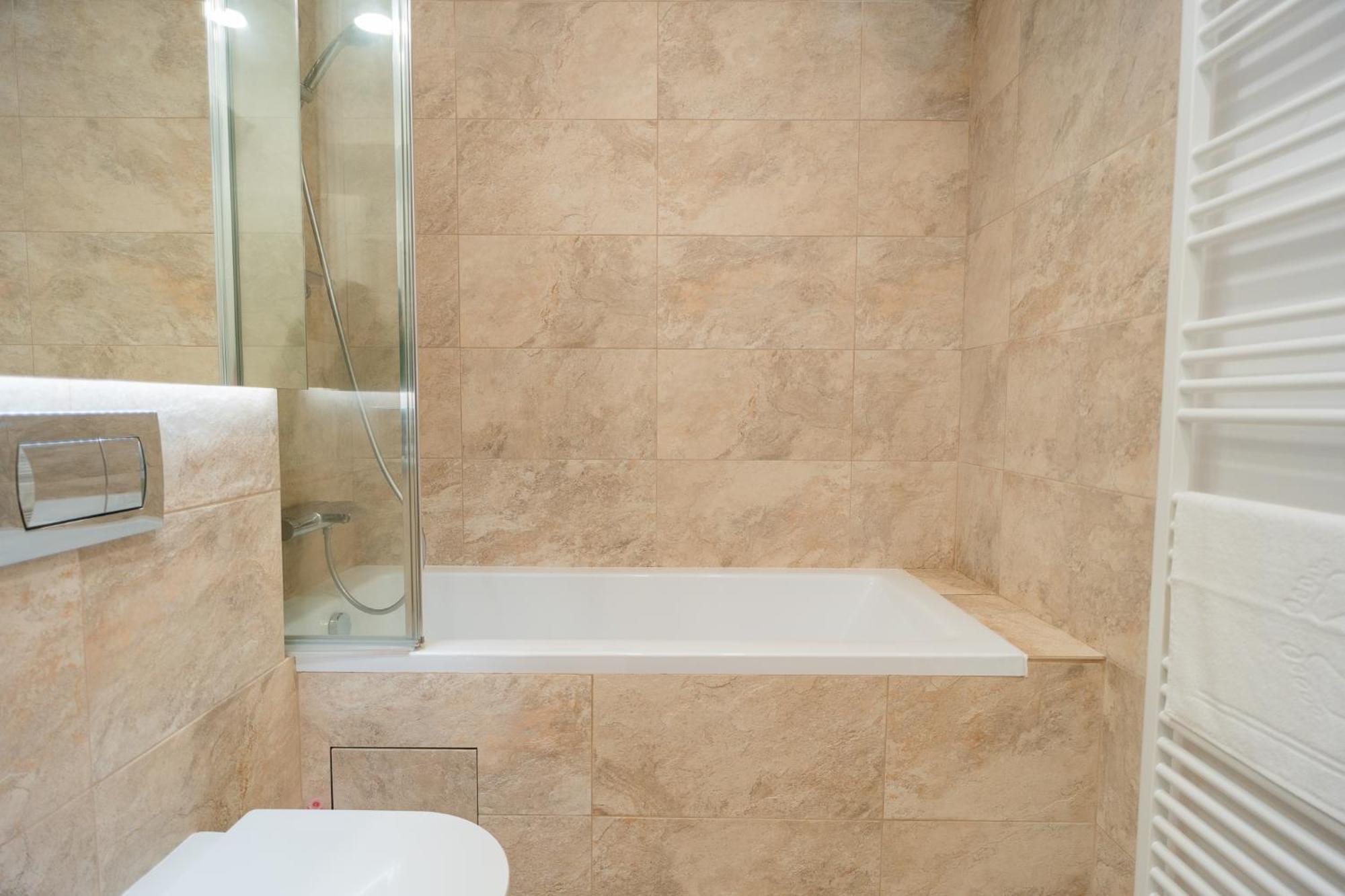 Lagoon Park Apartments With Beach View Букурещ Екстериор снимка