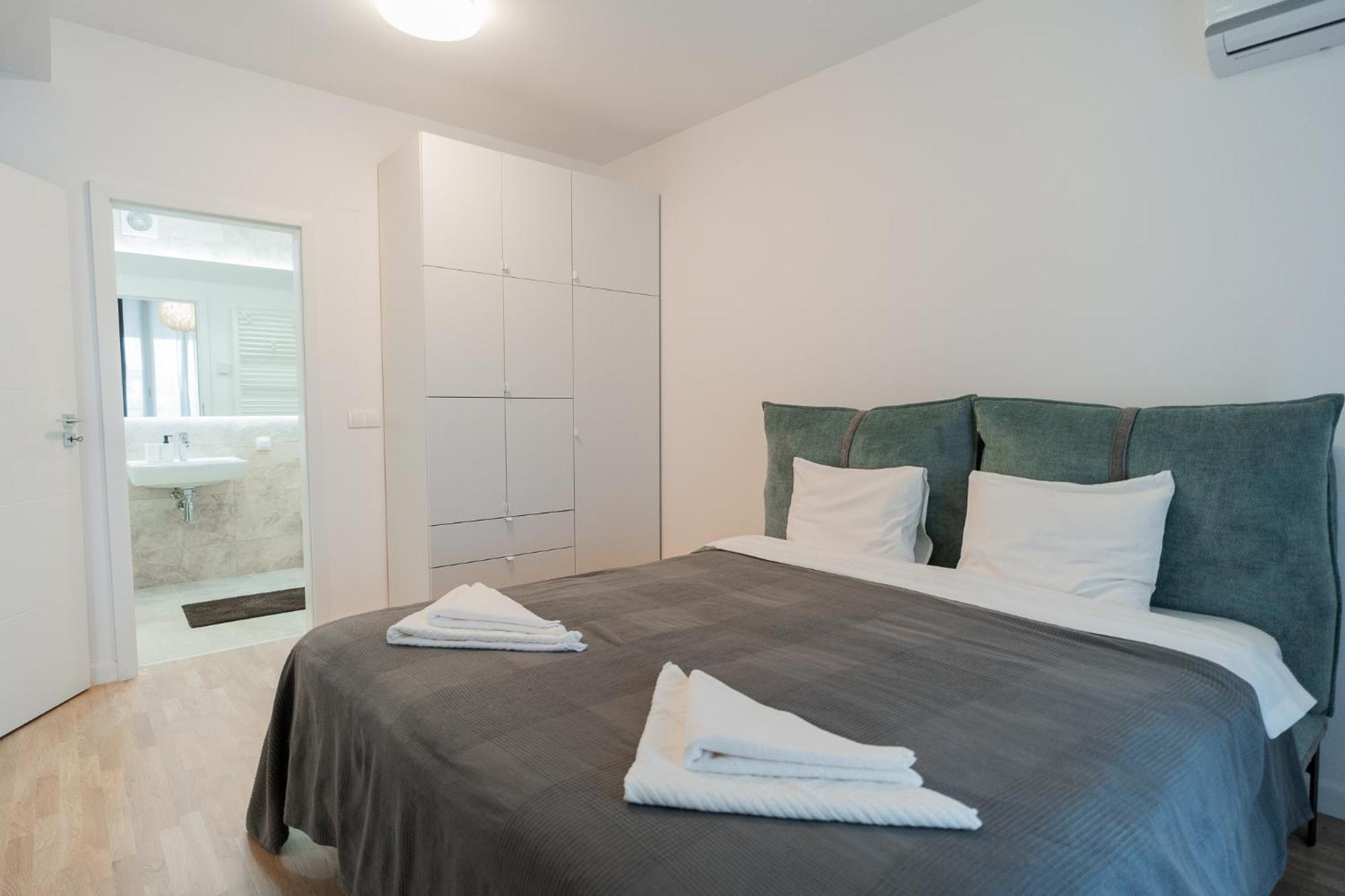 Lagoon Park Apartments With Beach View Букурещ Екстериор снимка